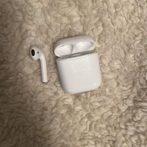AIRPODS 2ND GENERATION (MISSING ONE)